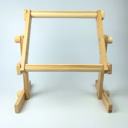 Siuvinėjimo stovas (maks. aukštis 40 cm) su rėmeliu 30x60 cm PARROTM2-60