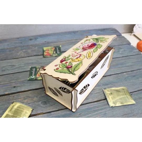 Boîte à thé en bois avec décoration de broderie "Berry tea party" SO-084