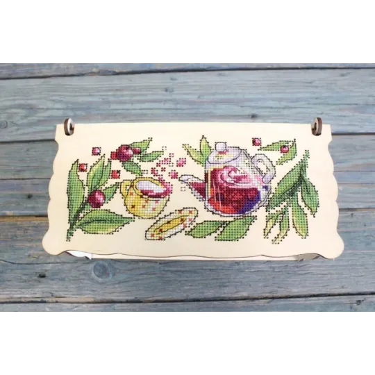 Boîte à thé en bois avec décoration de broderie "Berry tea party" SO-084