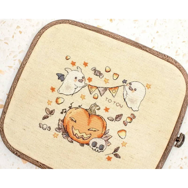 Kit de point de croix compté "Boo To You" 15x14cm SLETIL8814
