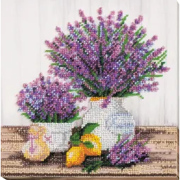 Vidutinio dydžio karoliukų siuvinėjimo rinkinys Lavandos aromatas (natiurmortas) 20x20 cm AAMB-059