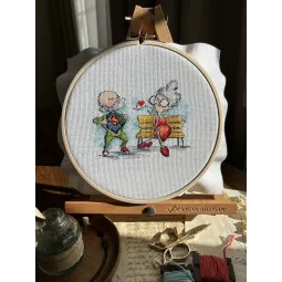 Kryželiu siuvinėjimo rinkinys "Močiutė pasimatyme" SANB-25