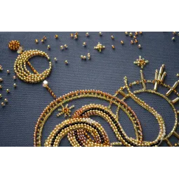 Hauptperlen-Stickset Goldener Talisman (Dekoszenen) 20x25 cm AAB-921