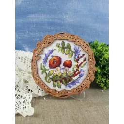 Kreuzstich auf Holzsockel "Miniatur. Pilzhaus" SO-104