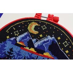 Cross-stitch kits with Hoop Included Around the campfire 17x17 cm AAHM-074