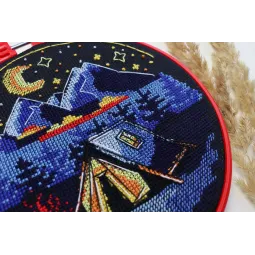 Cross-stitch kits with Hoop Included Around the campfire 17x17 cm AAHM-074
