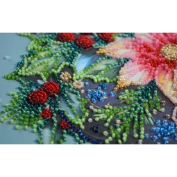 Vidutinio dydžio karoliukų siuvinėjimo rinkinys - Kalėdų švytėjimas (Dekoro scenos) 20x20 cm AAMB-113