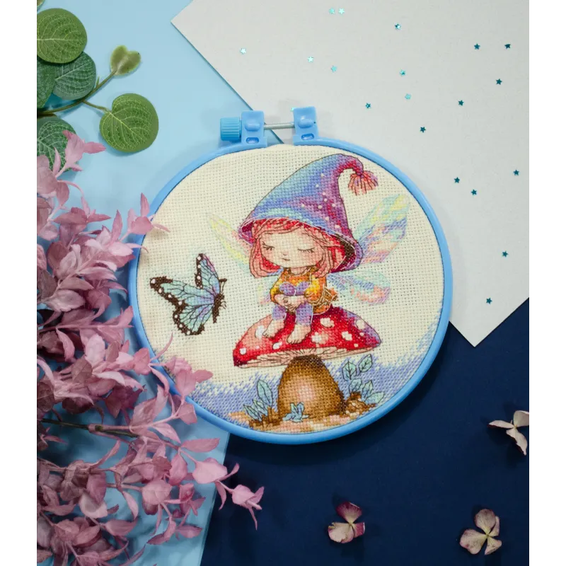 Kreuzstich-Set mit Reifen enthalten Winzige Zauberin 15x15 cm AAHM-086