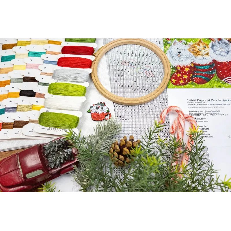 Набор для вышивания крестиком "Собаки и кошки в чулках" 37x24cm SLETIL9940