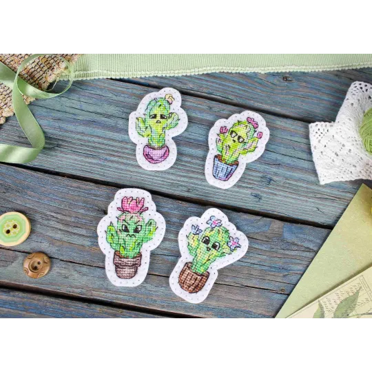 Набор для вышивания крестиком "Эмоциональные кактусы. Значки. Магниты" 7*5 см ST-1077