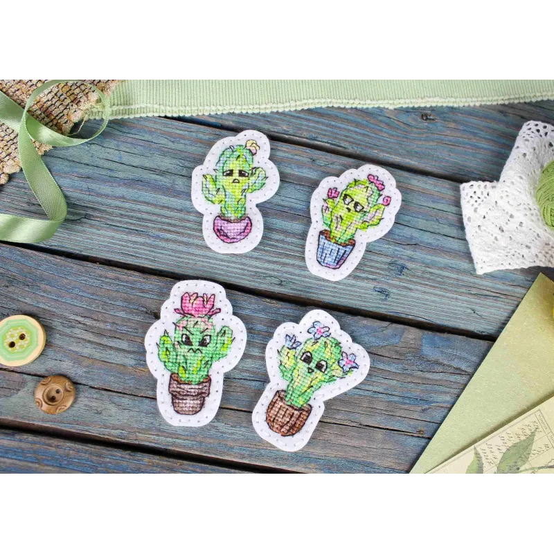 Набор для вышивания крестиком "Эмоциональные кактусы. Значки. Магниты" 7*5 см ST-1077