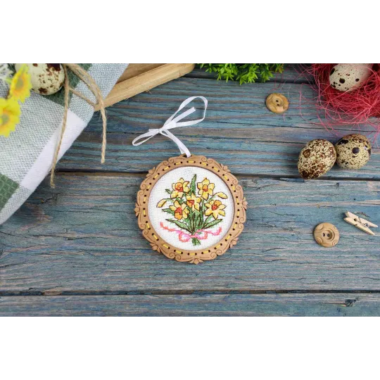 Kreuzstich auf Holzbasis „Miniatur. Narzissenstrauß“ 8*8 cm SO-139