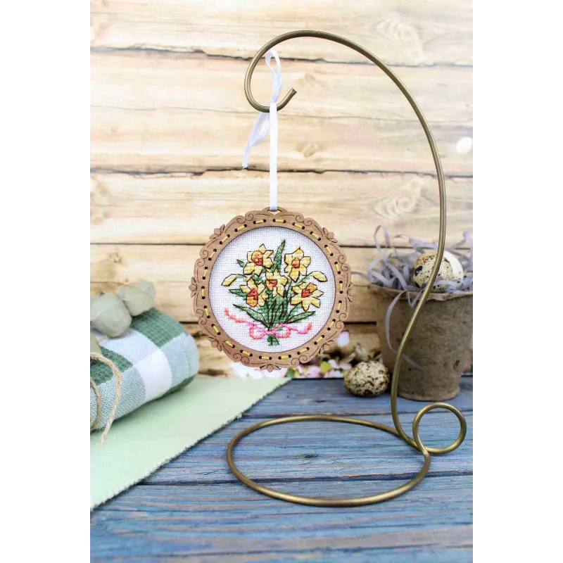 Kreuzstich auf Holzbasis „Miniatur. Narzissenstrauß“ 8*8 cm SO-139