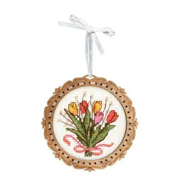 Вышивка крестом на деревянной основе "Миниатюра. Букет тюльпанов" 8*8 см SO-138