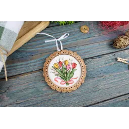 Kryželiu siuvinėjimas ant medinio pagrindo "Miniatiūra. Tulpių puokštė" 8*8 cm SO-138