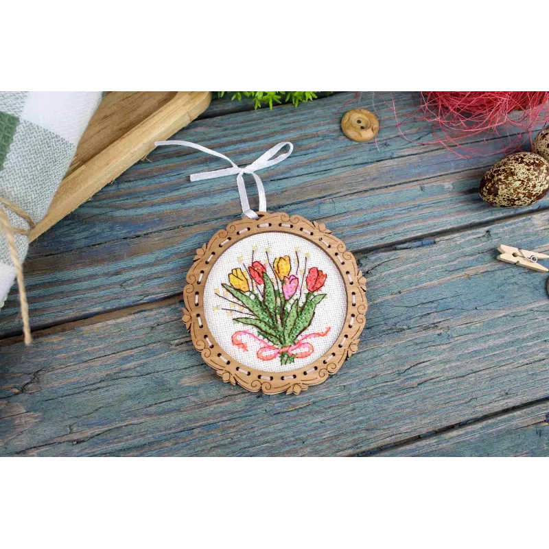 Kreuzstich auf Holzbasis "Miniatur. Tulpenstrauß" 8*8 cm SO-138