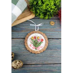 Вышивка крестом на деревянной основе "Миниатюра. Букет тюльпанов" 8*8 см SO-138