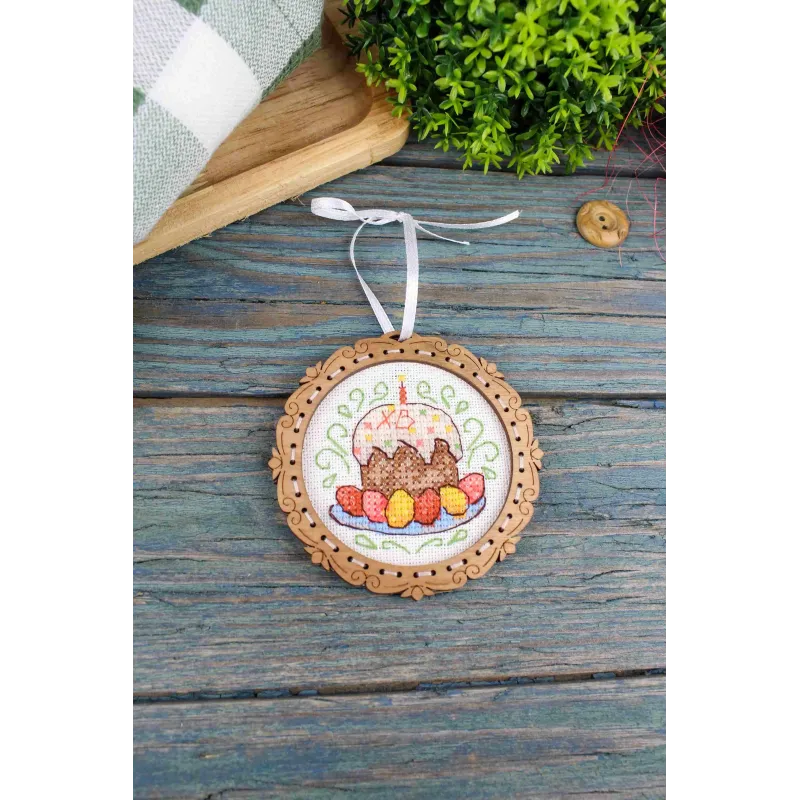 Kreuzstich auf Holzgrund "Miniatur. Osterkuchen" 8*8 cm SO-137