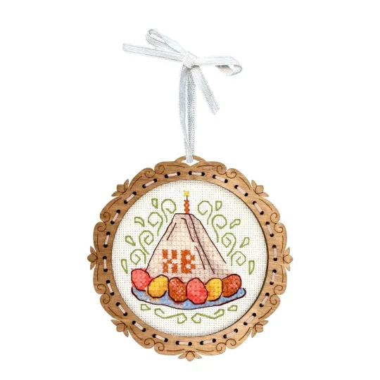 Point de croix sur socle en bois "Miniature. Gâteau au fromage blanc" 8*8 cm SO-136