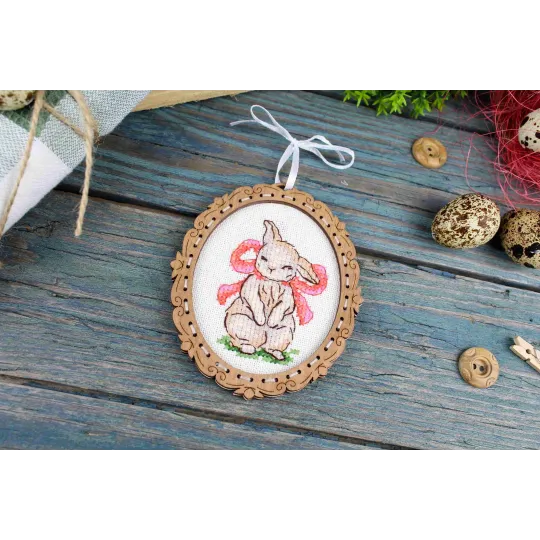 Kreuzstich auf Holzbasis "Miniatur. Hase mit Schleife" 10*9 cm SO-128
