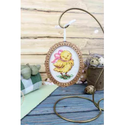 Cross-stitch on wooden base "Miniature. Chicken with a bow" 10*9 cm SO-127