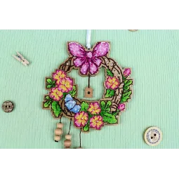 Kryželiu ant medinio pagrindo "Velykų vainikas 2" 12*12 cm SO-122