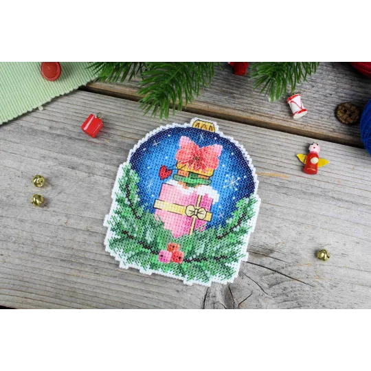 Набор для вышивания крестиком "Новогодний шар с белкой" 10х9 см SR-1160