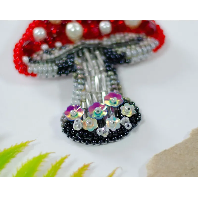 Украшение - Запретная красота 5.3x6 cm AAD-241