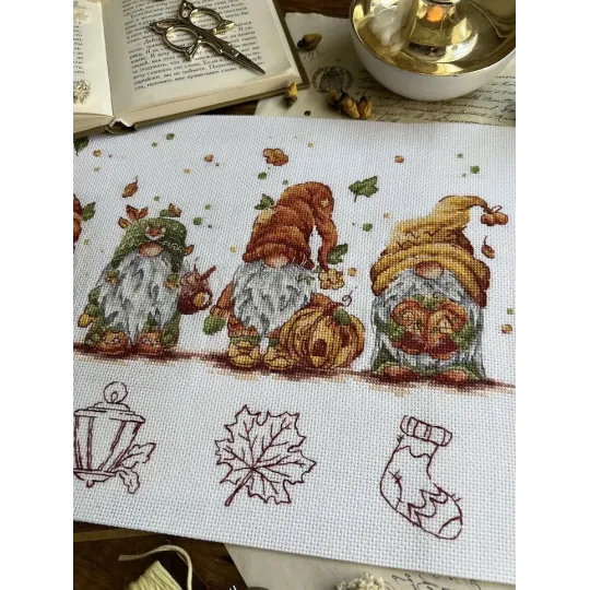 Kit de point de croix "Gnomes d'automne" 32х21,5 cm SANO-34