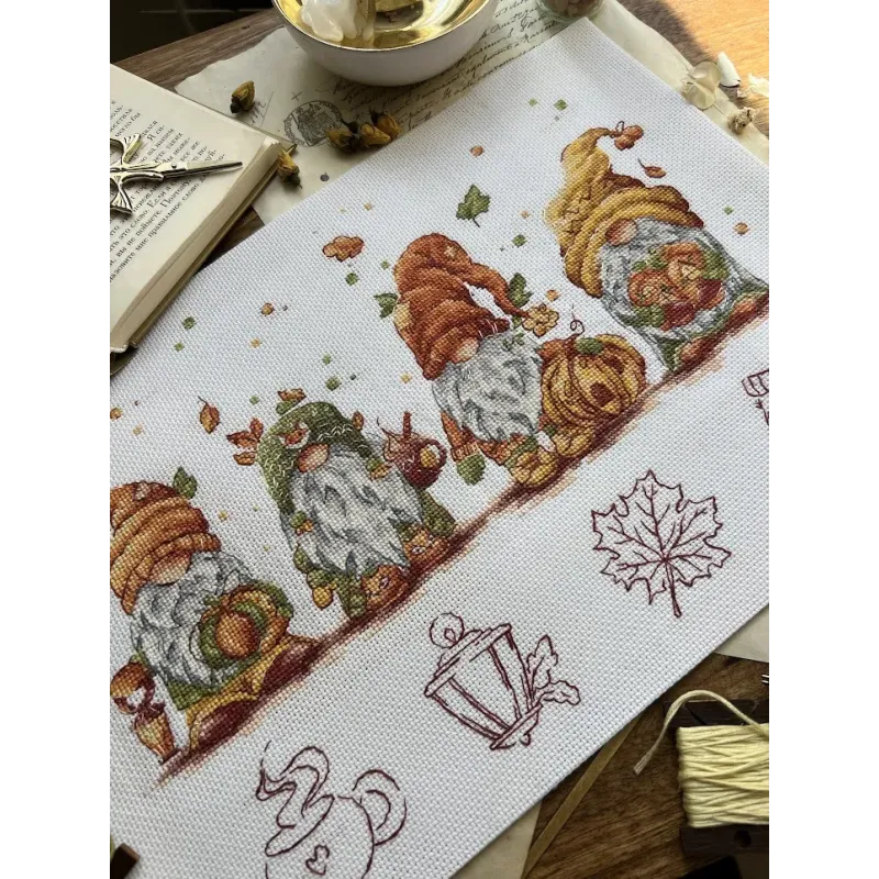 Kit de point de croix "Gnomes d'automne" 32х21,5 cm SANO-34