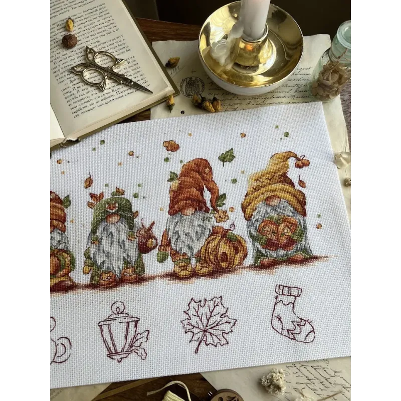 Kit de point de croix "Gnomes d'automne" 32х21,5 cm SANO-34