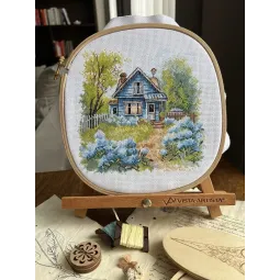 Kryželių siuvinėjimo rinkinys "Šeimos name" 17,5 x 17 cm SANN-37