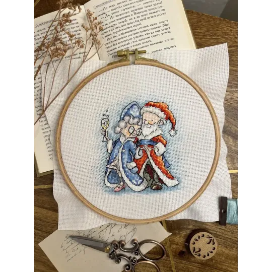 Kryželiu siuvinėjimo rinkinys "Močiutė ir Kalėdų senelis" 13,5х13,5 cm SANB-26