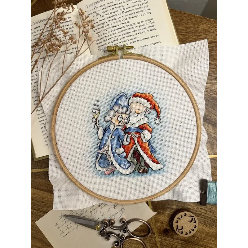 Kryželiu siuvinėjimo rinkinys "Močiutė ir Kalėdų senelis" 13,5х13,5 cm SANB-26