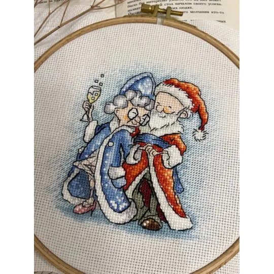 Kryželiu siuvinėjimo rinkinys "Močiutė ir Kalėdų senelis" 13,5х13,5 cm SANB-26