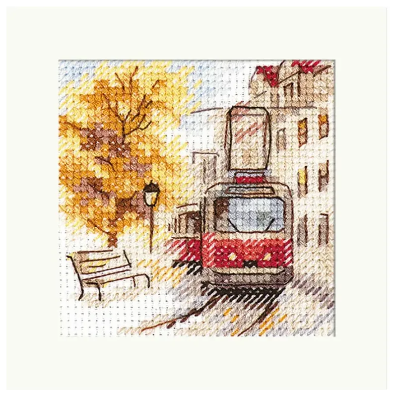 Herbst in der Stadt. Die Straßenbahn S0-217