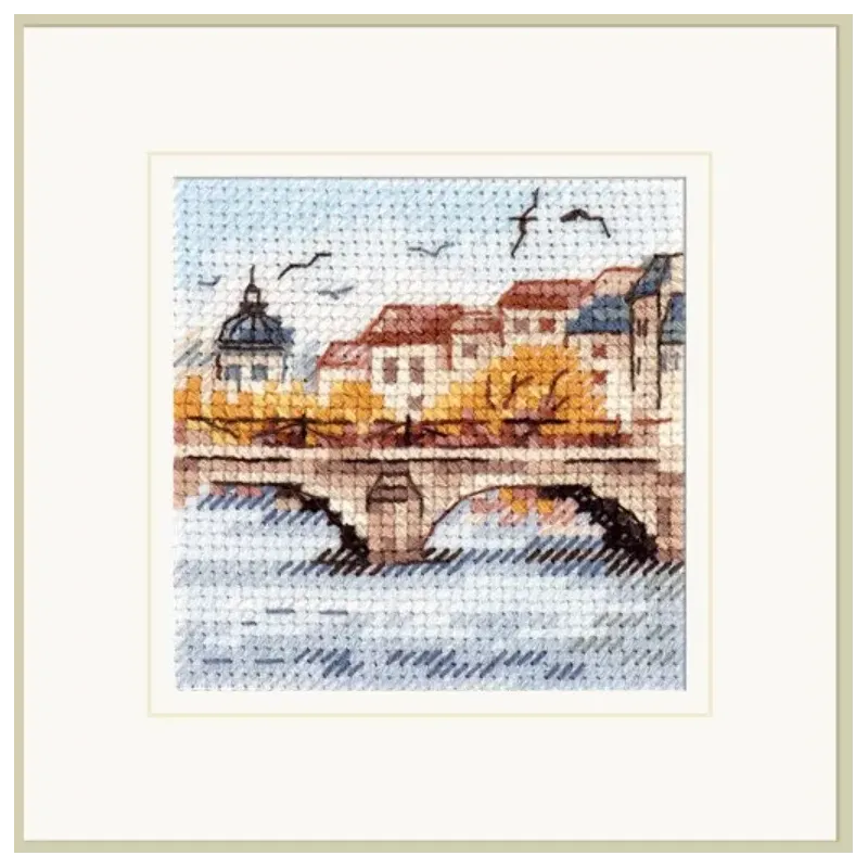 Осень в городе. Чайки над мостом S0-216