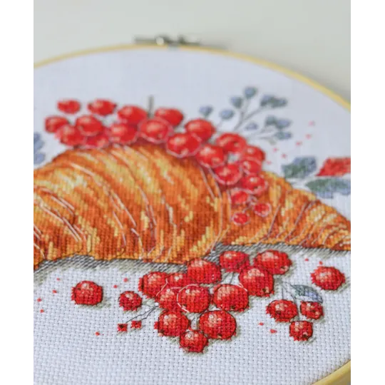 Kits de point de croix "Croissant de groseille" 20x20 cm AAH-285