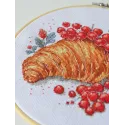 Наборы для вышивания крестиком "Круассан с красной смородиной" 20x20 см AAH-285