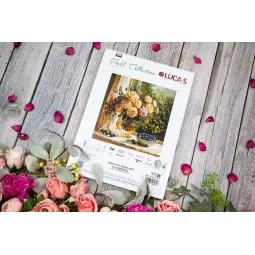 Kit de point de croix "Vase aux roses et aux myrtilles" 35 x 35 cm SB719