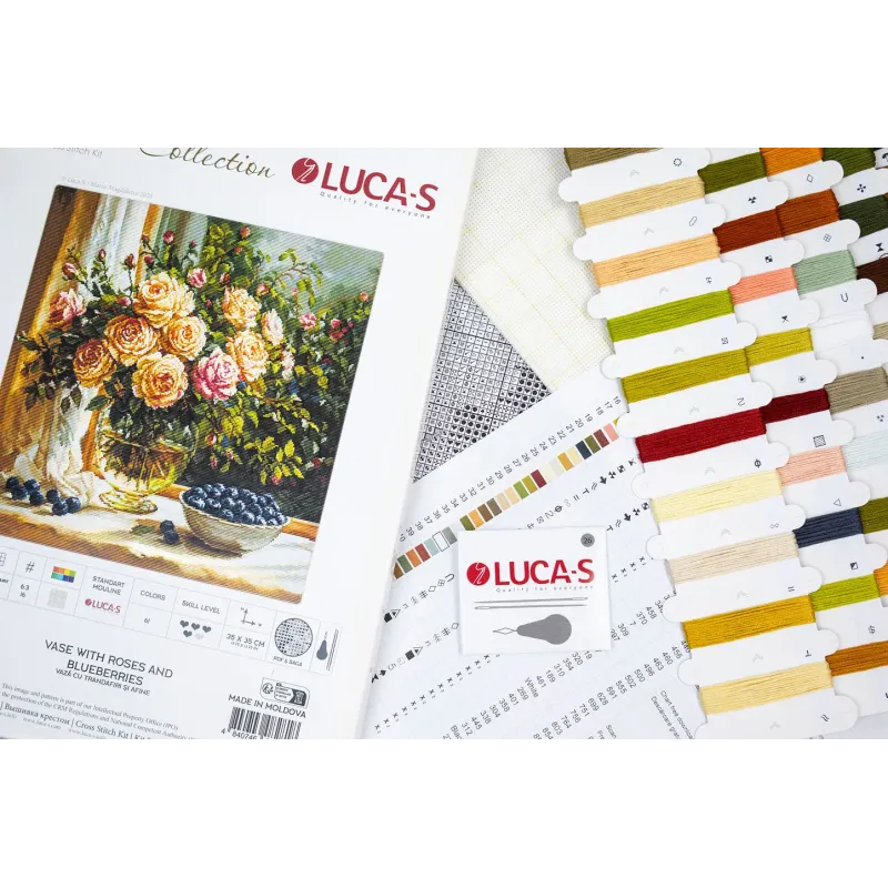 Kit de point de croix "Vase aux roses et aux myrtilles" 35 x 35 cm SB719