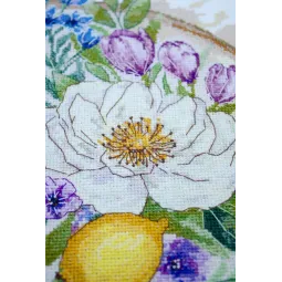 Kryželiu siuvinėjimo rinkinys "Gėlių akimirka" 26x26 cm AAH-287