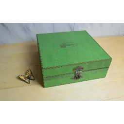 Organisateur pour aiguilles sur une base en bois. Vert, 210 trous  OG-065