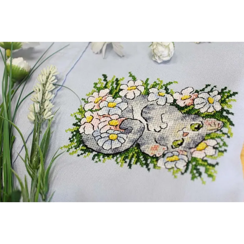Kit de point de croix sur toile hydrosoluble "Chaton dans les marguerites" SV-682