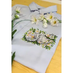 Vandenyje tirpus kryželiu siuvinėjimo rinkinys "Kačiukas tarp ramunių" SV-682