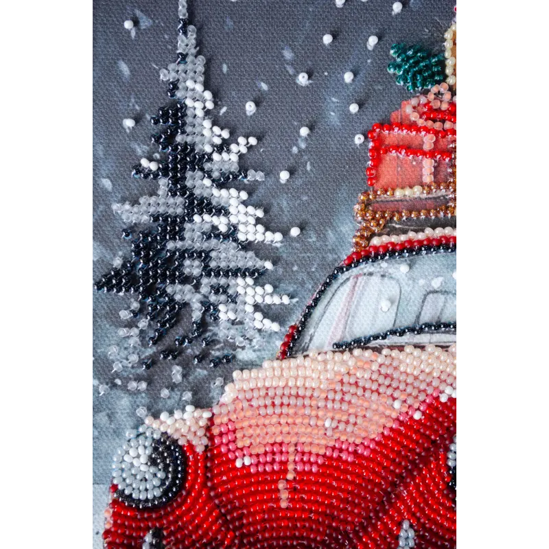 Vidutinio dydžio karoliukų siuvinėjimo rinkinys „Šventinis pristatymas“ 20x20 cm AAMB-125