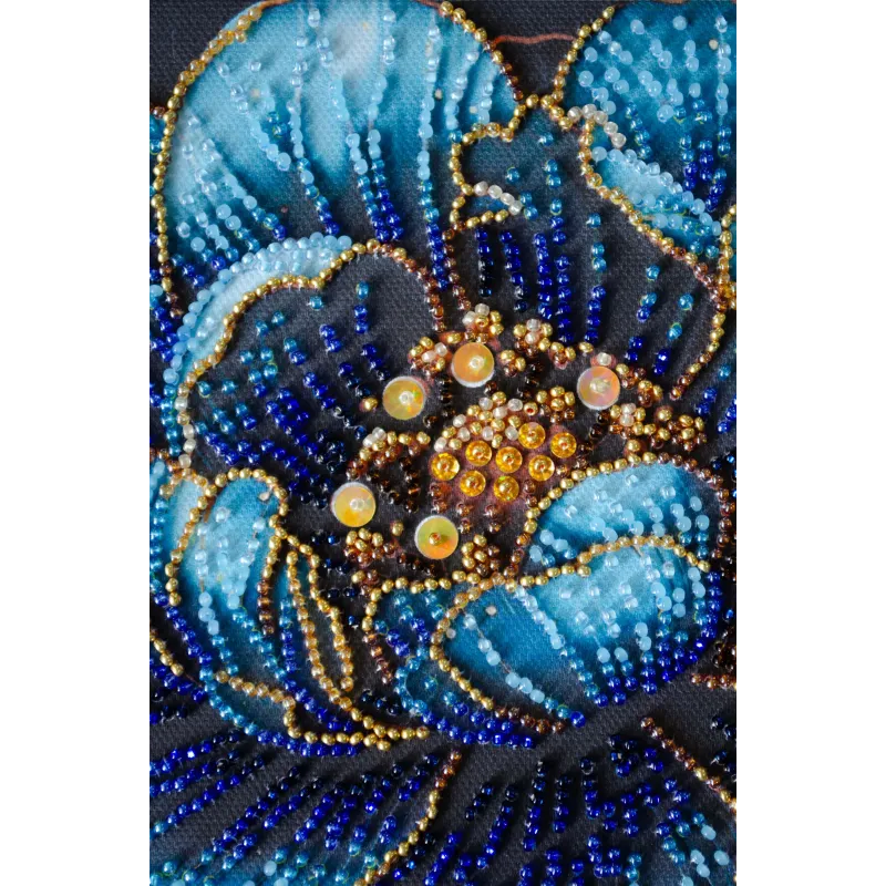 Vidutinio dydžio karoliukų siuvinėjimo rinkinys "Royal Bloom" 20x20 cm AAMB-124