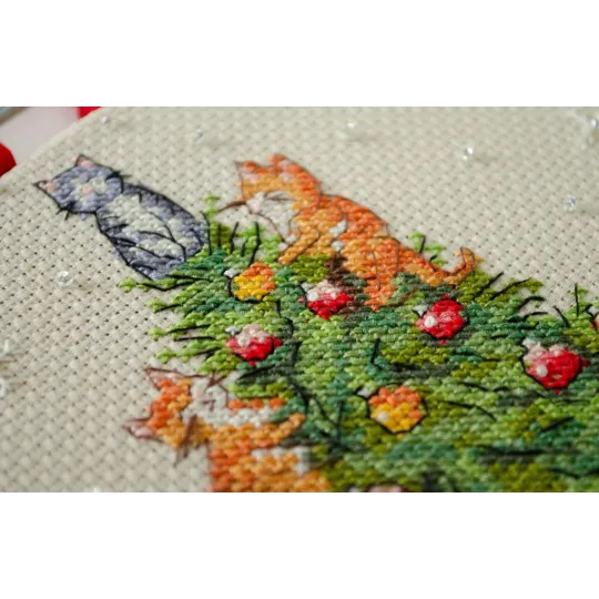Kreuzstich-Set mit Stickrahmen "Die frechen Katzen" AAHM-090
