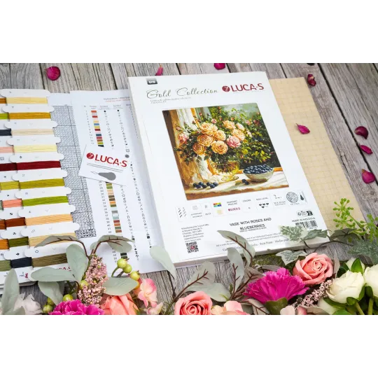 Kryželiu siuvinėjimo rinkinys "Vaza su rožėmis ir mėlynėmis" 22 x 22 cm SG719