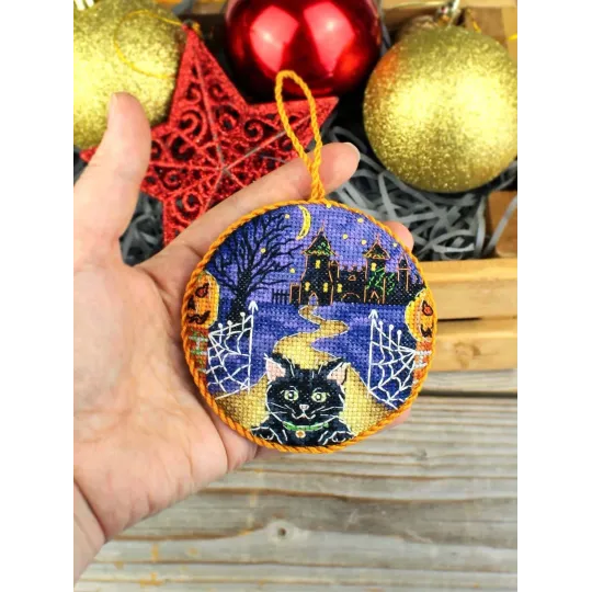 Cross stitch kit "Halloween. Pinkeep" 9x9 cm SNV-906